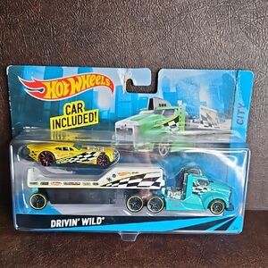 Hot Wheels Drivin' Wild Transporter Set - Teal and Yellow